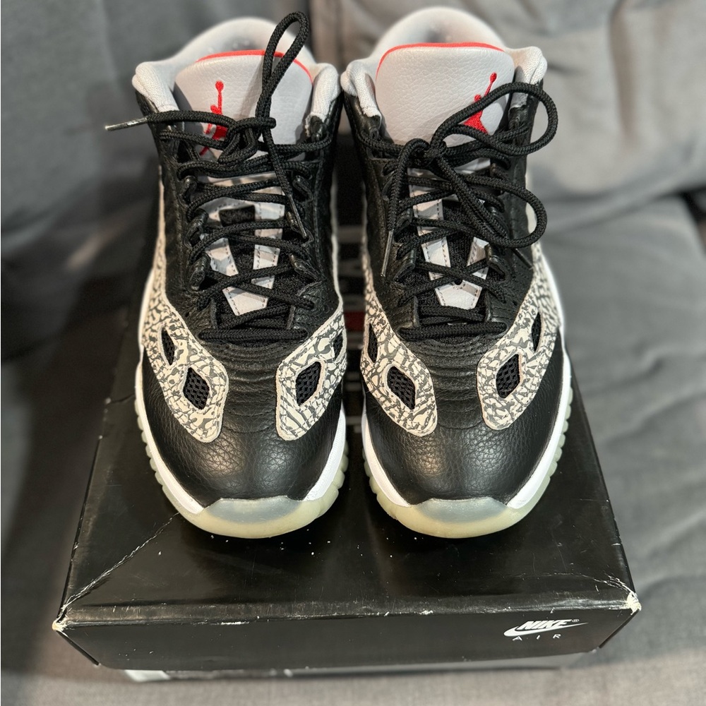 Men’s Jordan 11 Low IE size 10.5..Good Used condition